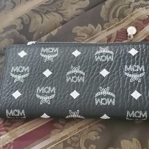 Mcm  HOST PICK black  wallet wristlet  wallet xl  gorgeous warranty gorgeous